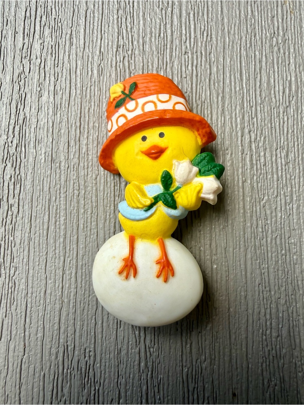 Vintage 1975 Hallmark Chickery Chick Easter Brooch Pin